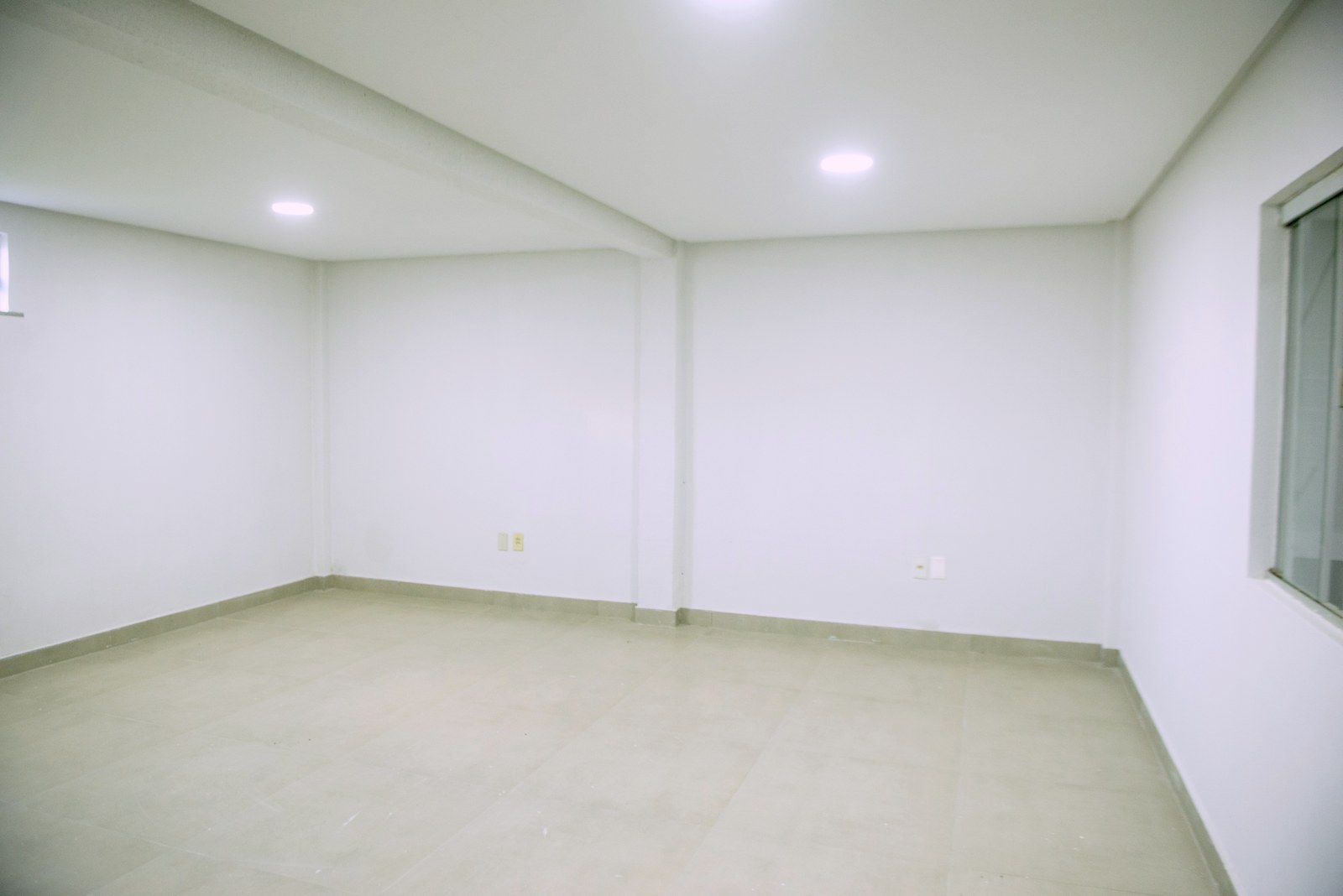 Sala ampla no térreo