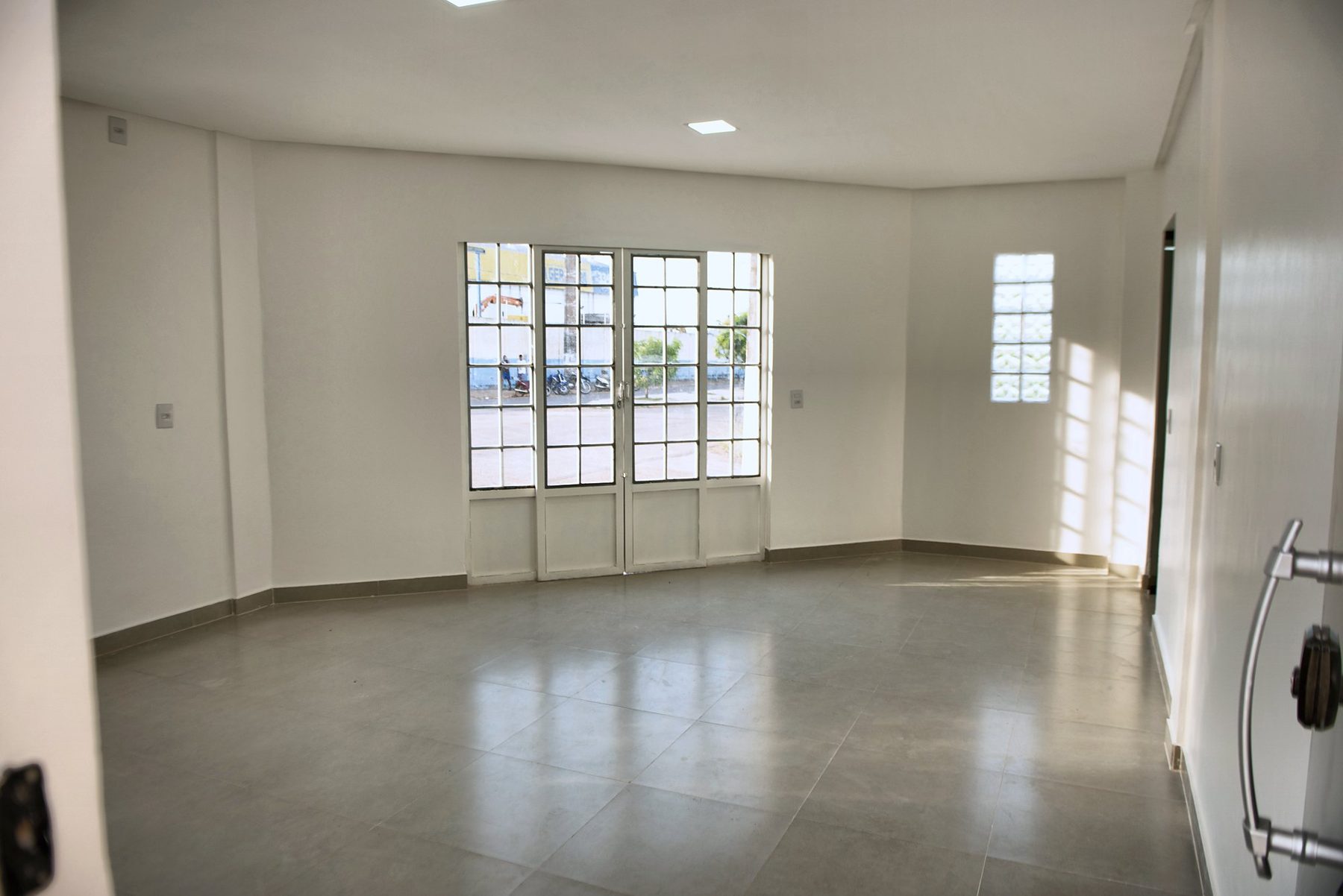 Recepção com porta de entrada
