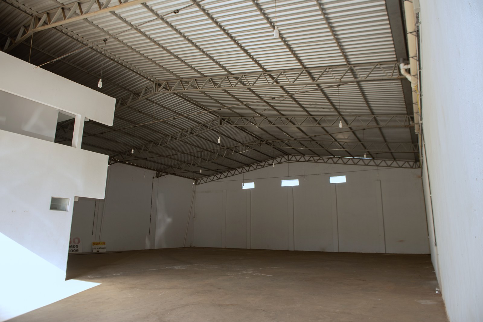 Wide view of the open span of Warehouse 10 with its metal structure