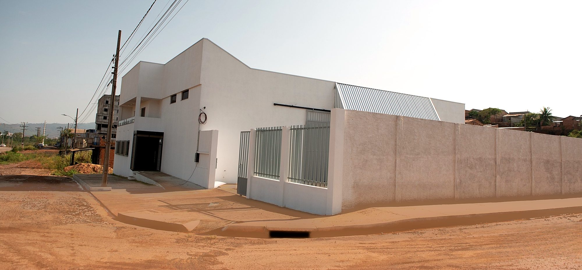 Galpão com escritórios em dois pavimentos construído pela PHNoronha